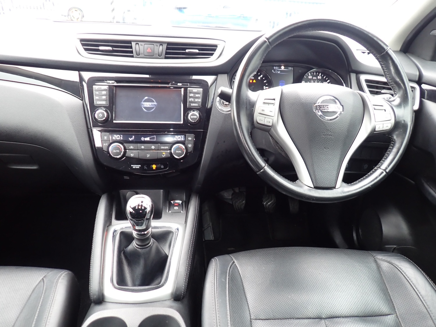 Used Nissan Qashqai 2015 for sale - 77650450: Photo 2