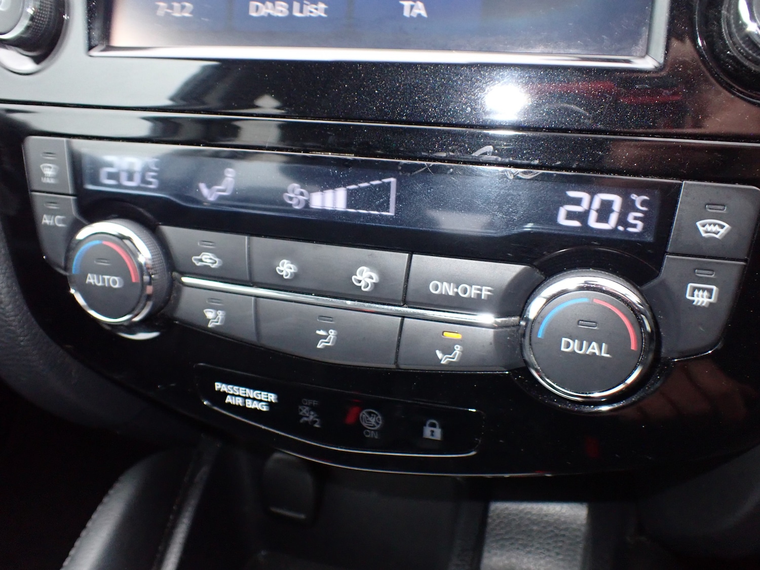 Used Nissan Qashqai 2015 for sale - 77650450: Photo 23