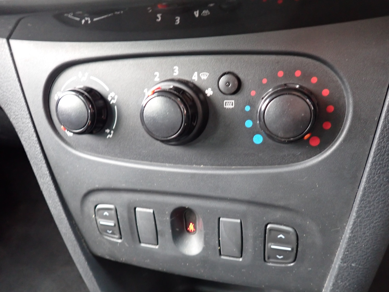 Used Dacia Sandero Stepway 2014 for sale - 76453669: Photo 15