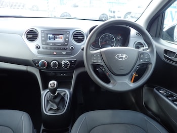 Used Hyundai i10 2018 for sale - 77220895: Photo