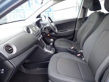 Used Hyundai i10 2018 for sale - 77220895: Photo