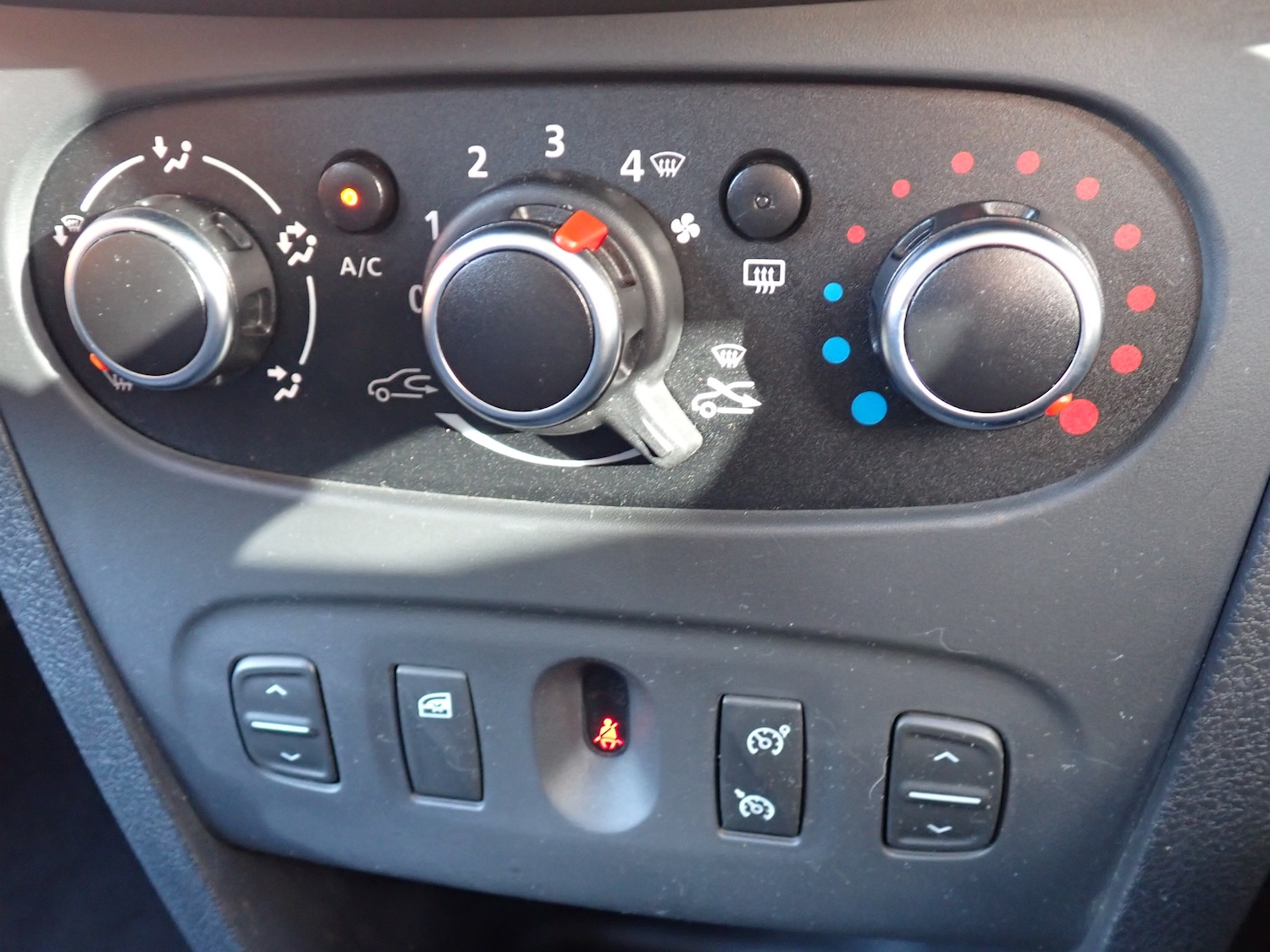 Used Dacia Sandero Stepway 2017 for sale - 77104131: Photo 19