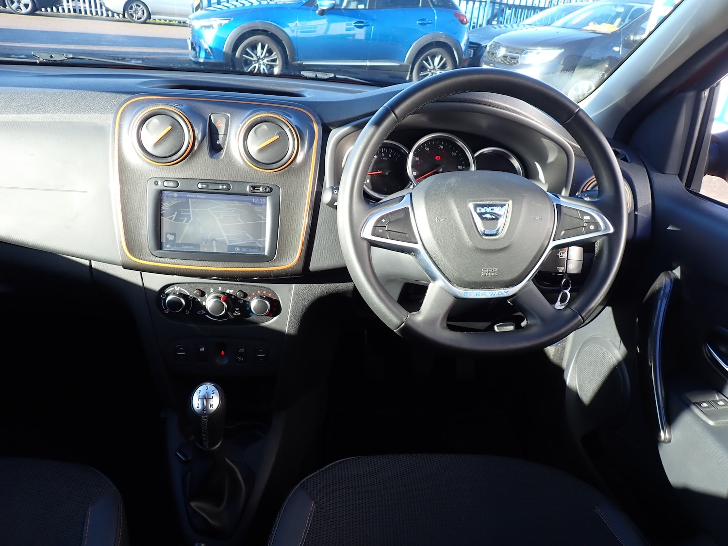 Used Dacia Sandero Stepway 2017 for sale - 77104131: Photo 2