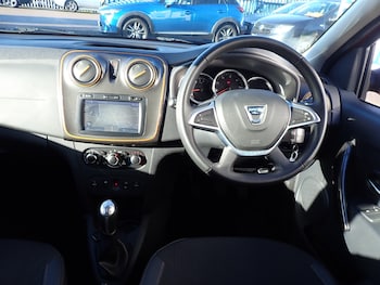 Used Dacia Sandero Stepway 2017 for sale - 77104131: Photo