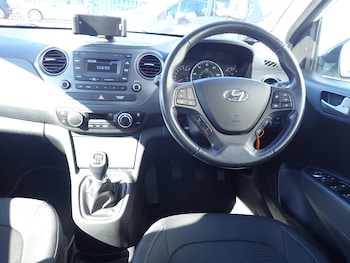 Used Hyundai i10 2018 for sale - 77904310: Photo