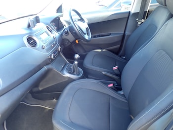 Used Hyundai i10 2018 for sale - 77904310: Photo