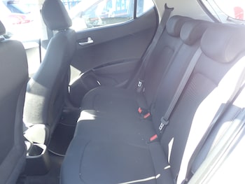 Used Hyundai i10 2018 for sale - 77904310: Photo