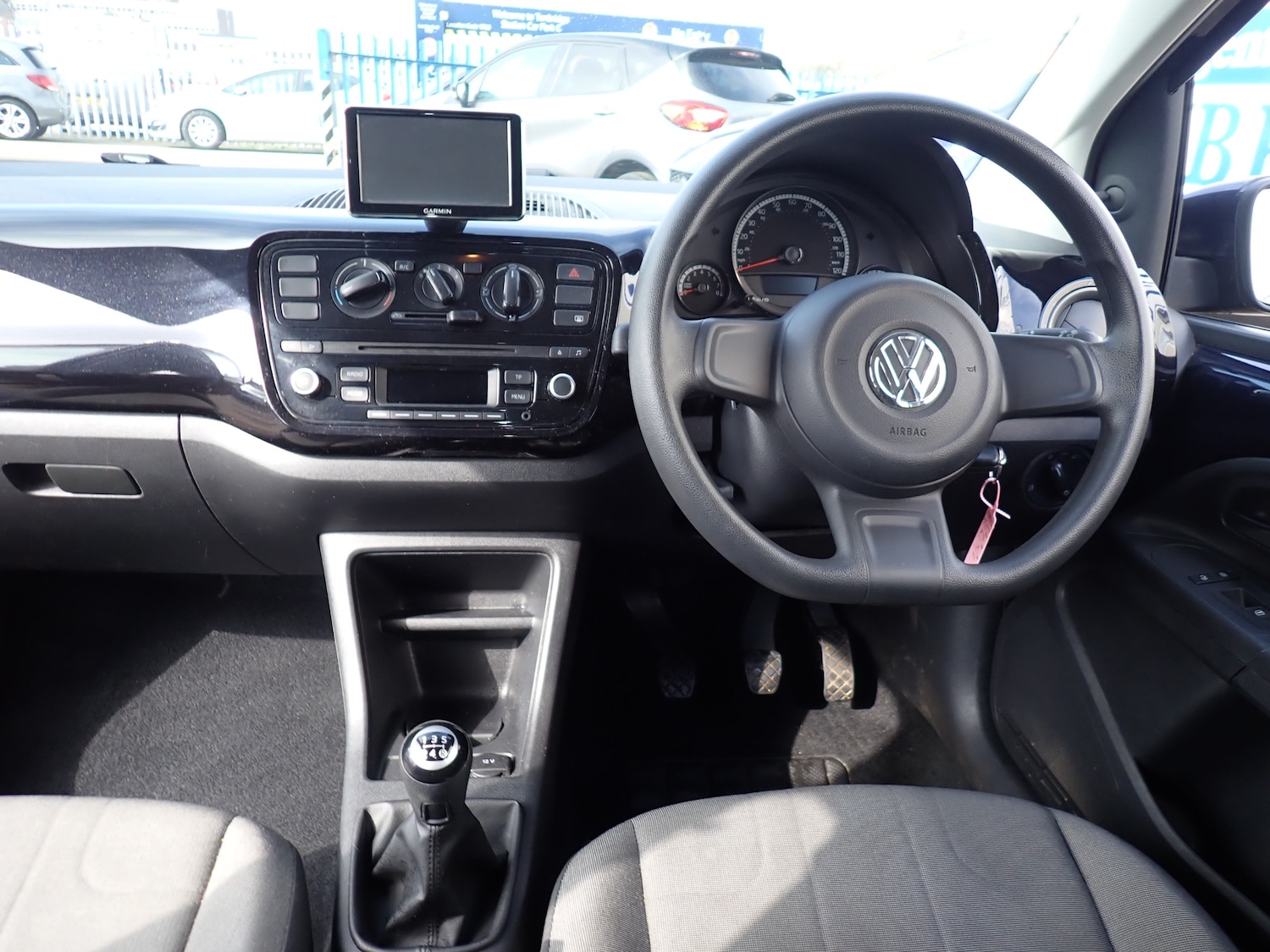Used Volkswagen up! 2013 for sale - 77802543: Photo 2
