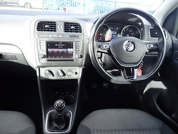 Used Volkswagen Polo 2015 for sale - 77226122: Photo