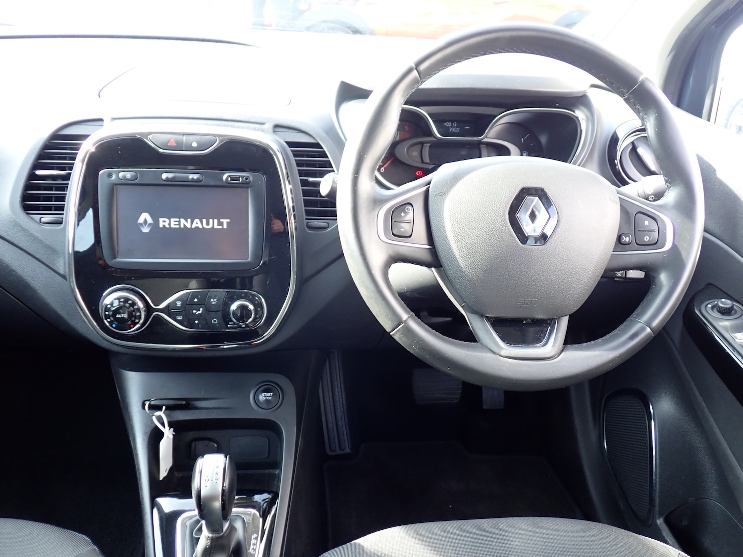 Used Renault Captur 2017 for sale - 78039447: Photo 2
