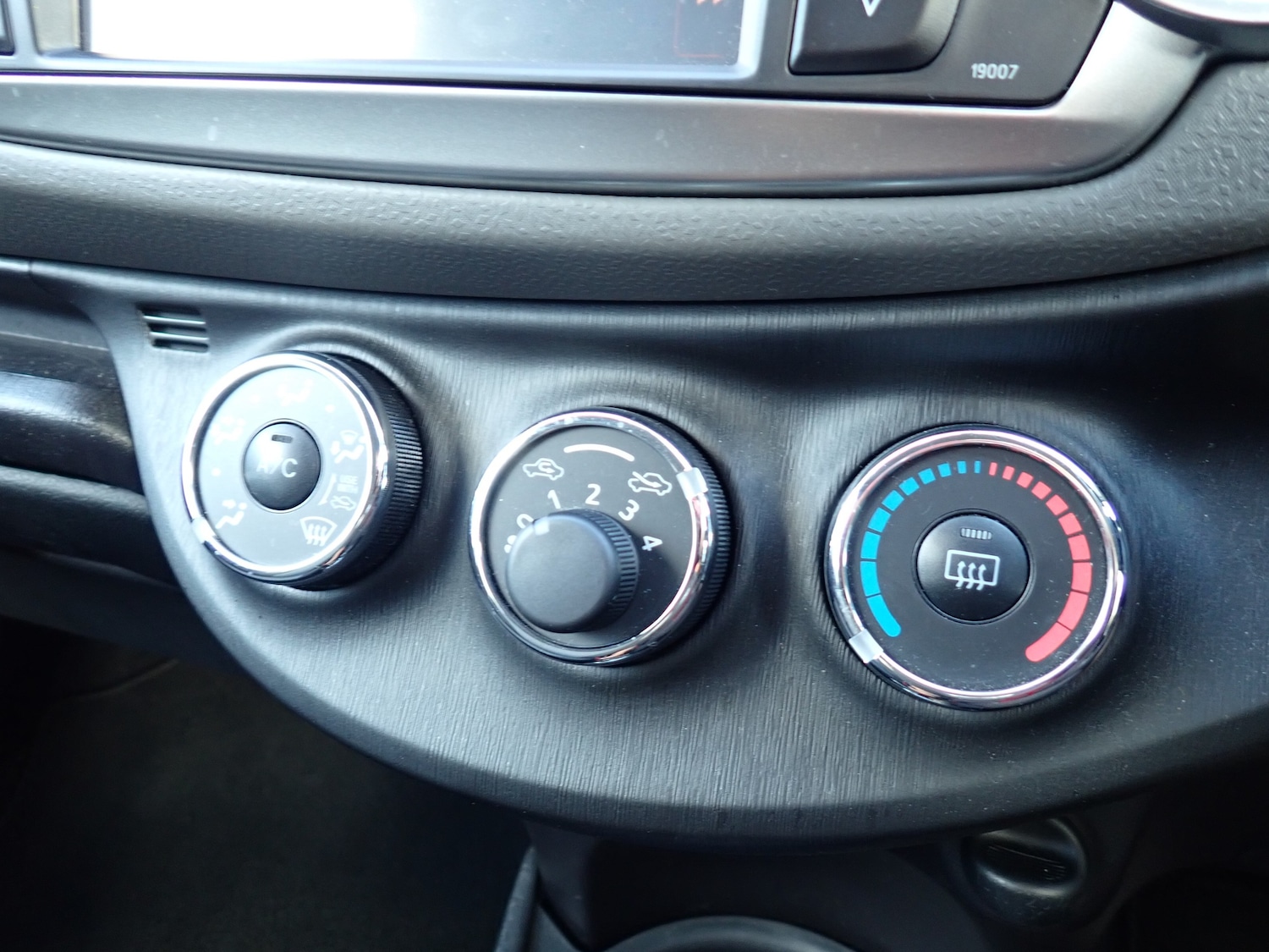 Used Toyota Yaris 2013 for sale - 75974927: Photo 19