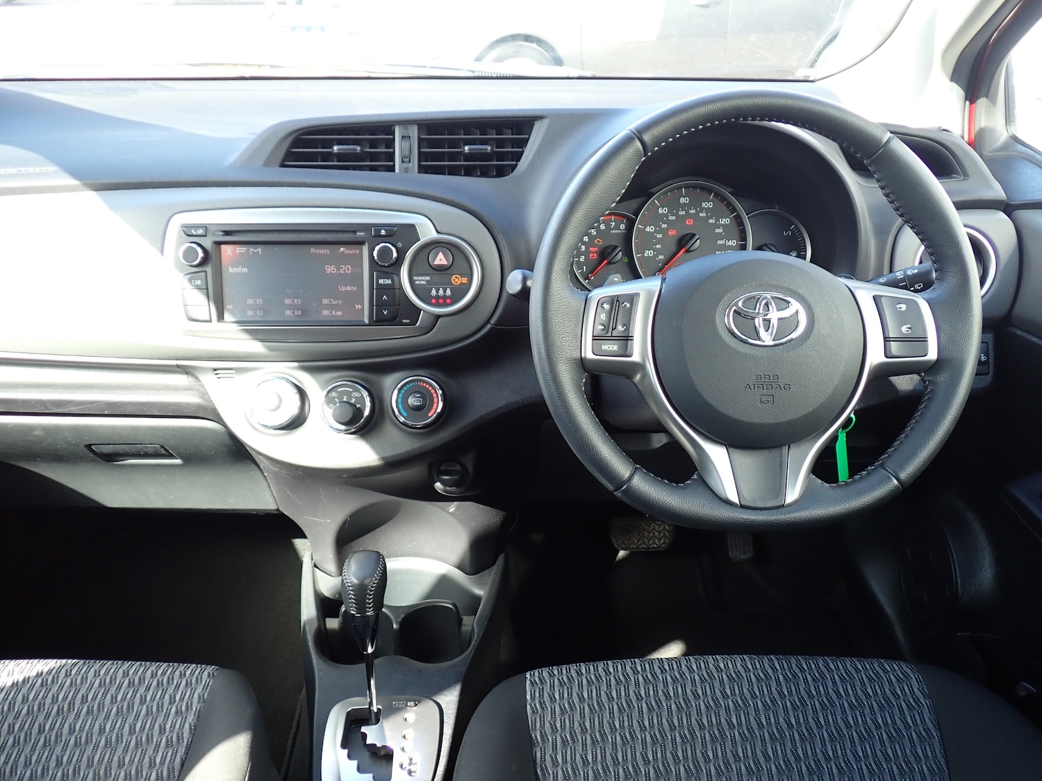 Used Toyota Yaris 2013 for sale - 75974927: Photo 2