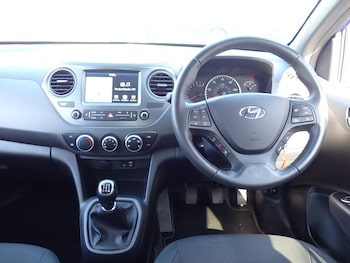 Used Hyundai i10 2018 for sale - 79314588: Photo