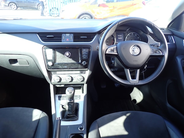 Used Skoda Octavia 2015 for sale - 76219729: Photo 2