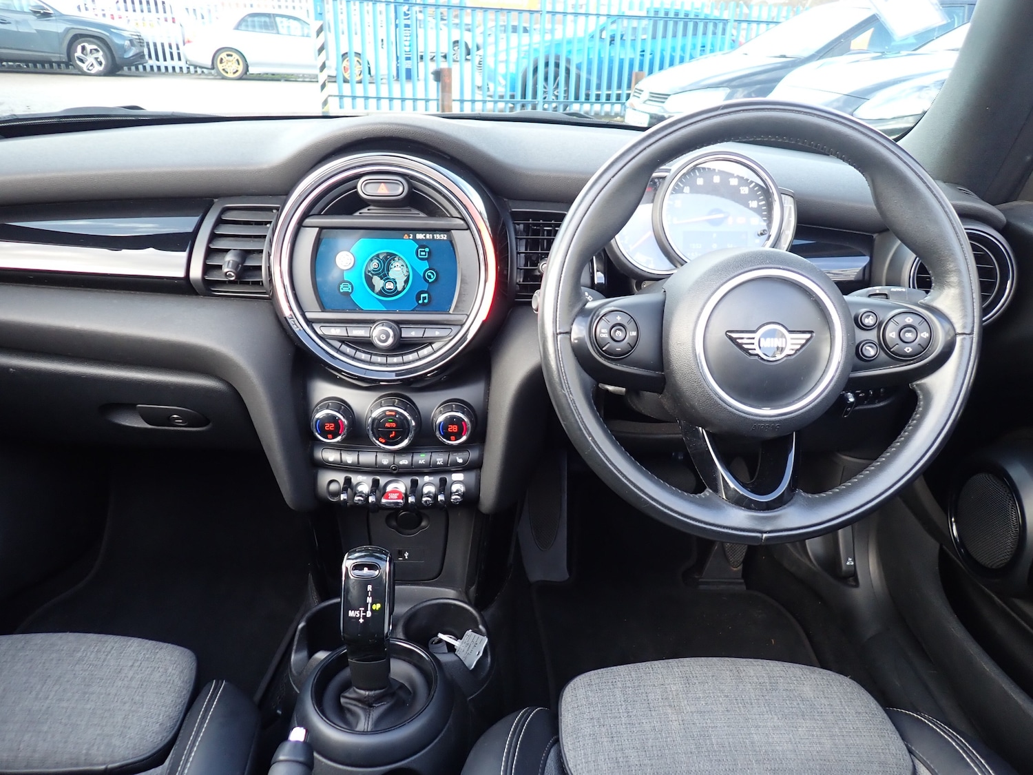 Used MINI Convertible 2018 for sale - 77301631: Photo 2