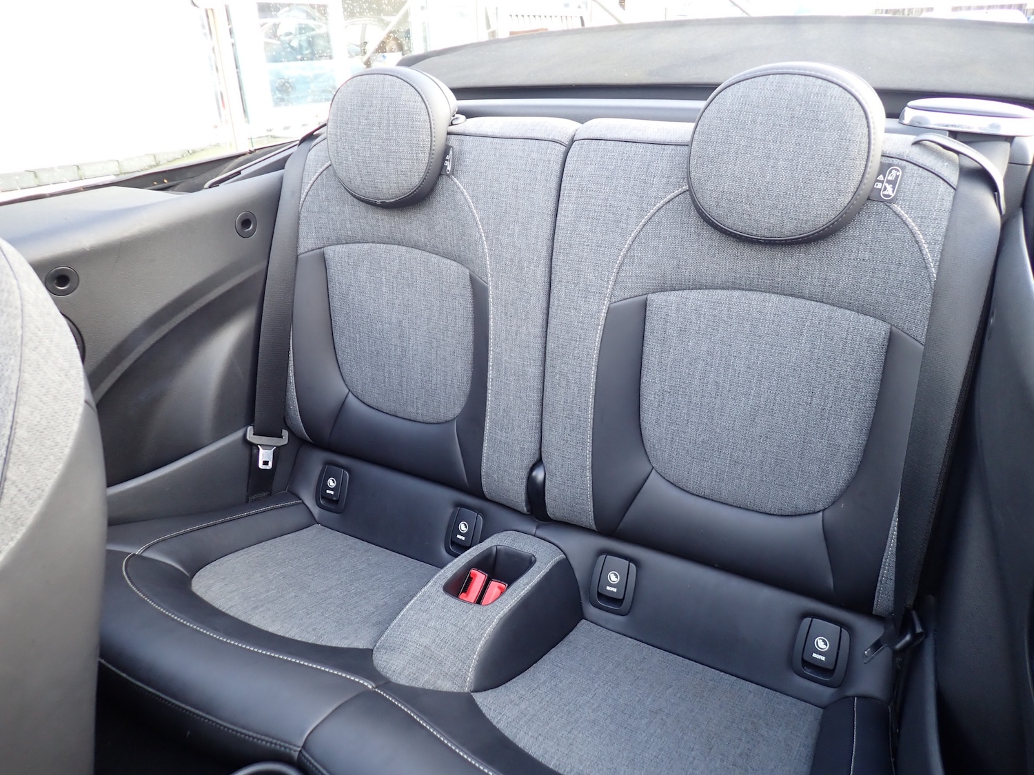 Used MINI Convertible 2018 for sale - 77301631: Photo 4