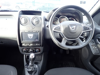 Used Dacia Duster 2017 for sale - 76535012: Photo