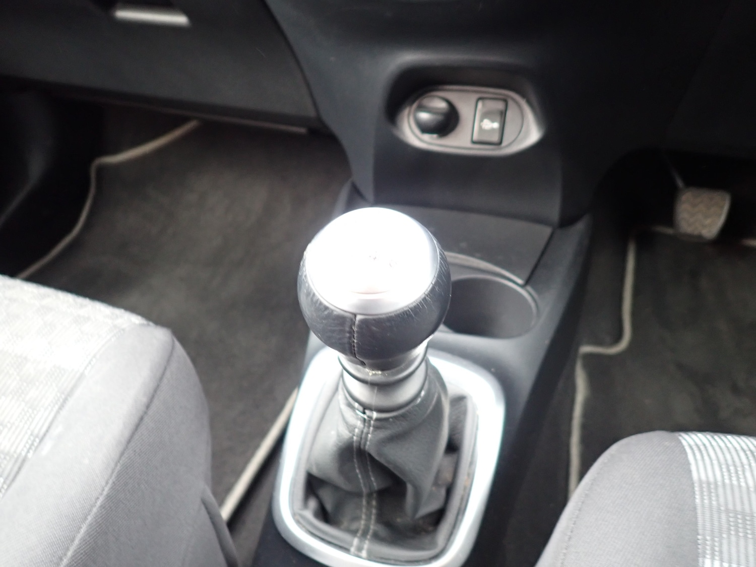 Used Toyota Yaris 2017 for sale - 76665383: Photo 12