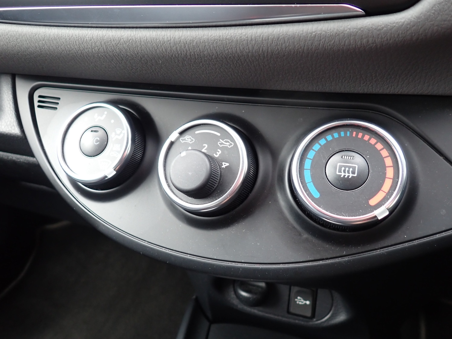 Used Toyota Yaris 2017 for sale - 76665383: Photo 17