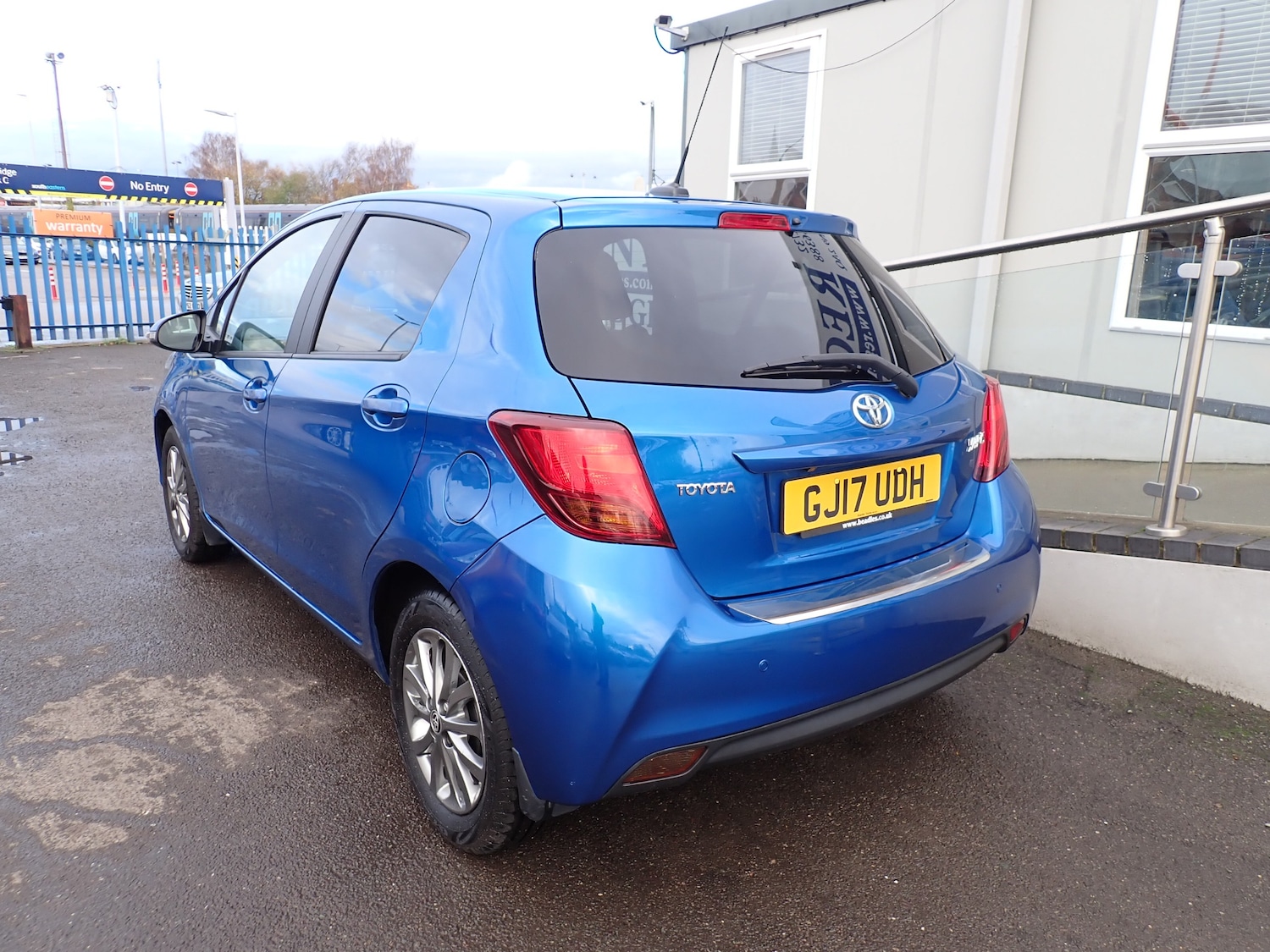 Used Toyota Yaris 2017 for sale - 76665383: Photo 8