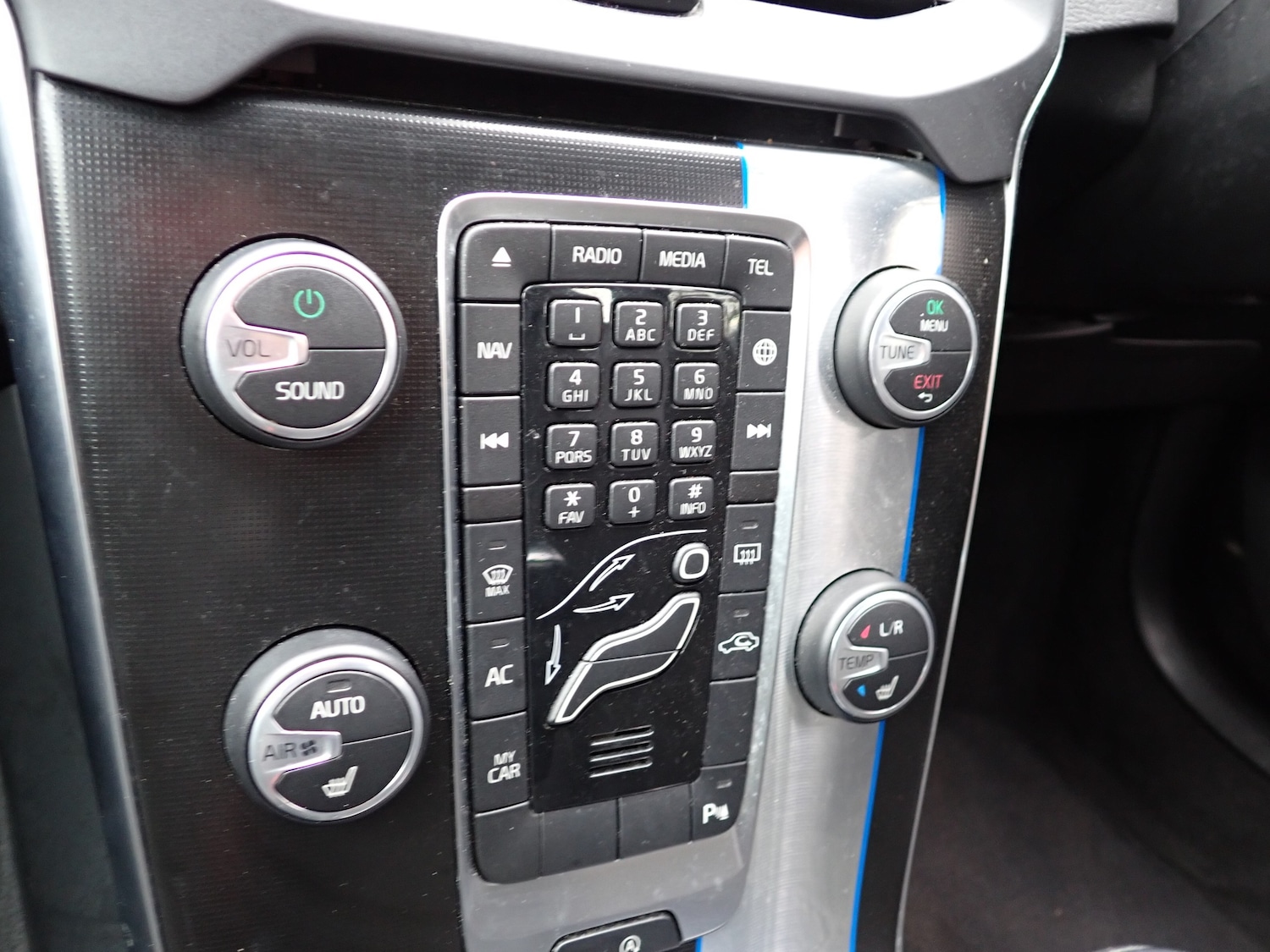 Used Volvo V40 2015 for sale - 76193854: Photo 17