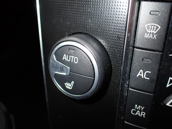 Used Volvo V40 2015 for sale - 76193854: Photo 18