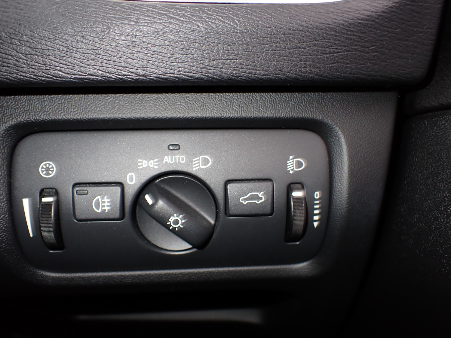 Used Volvo V40 2015 for sale - 76193854: Photo 20