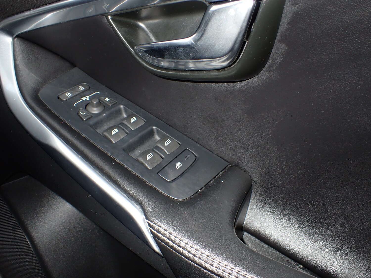 Used Volvo V40 2015 for sale - 76193854: Photo 23