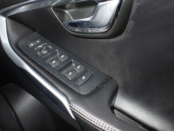 Used Volvo V40 2015 for sale - 76193854: Photo 23