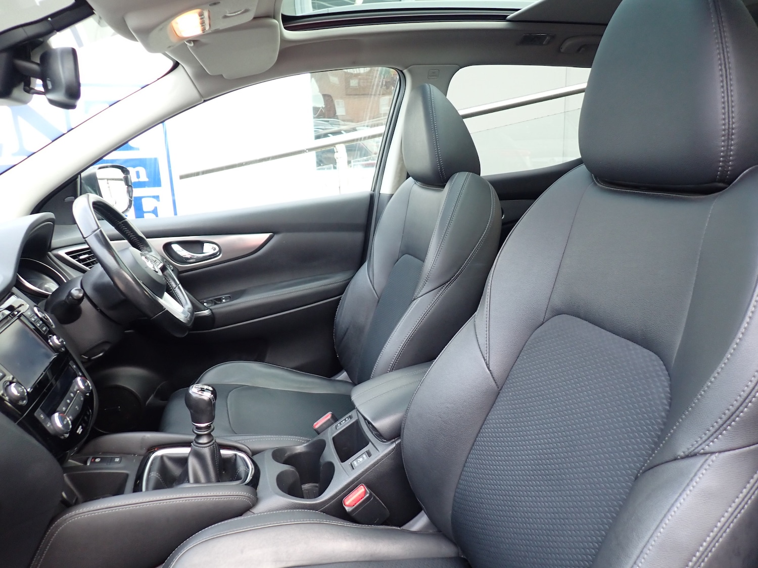 Used Nissan Qashqai 2017 for sale - 76693552: Photo 2