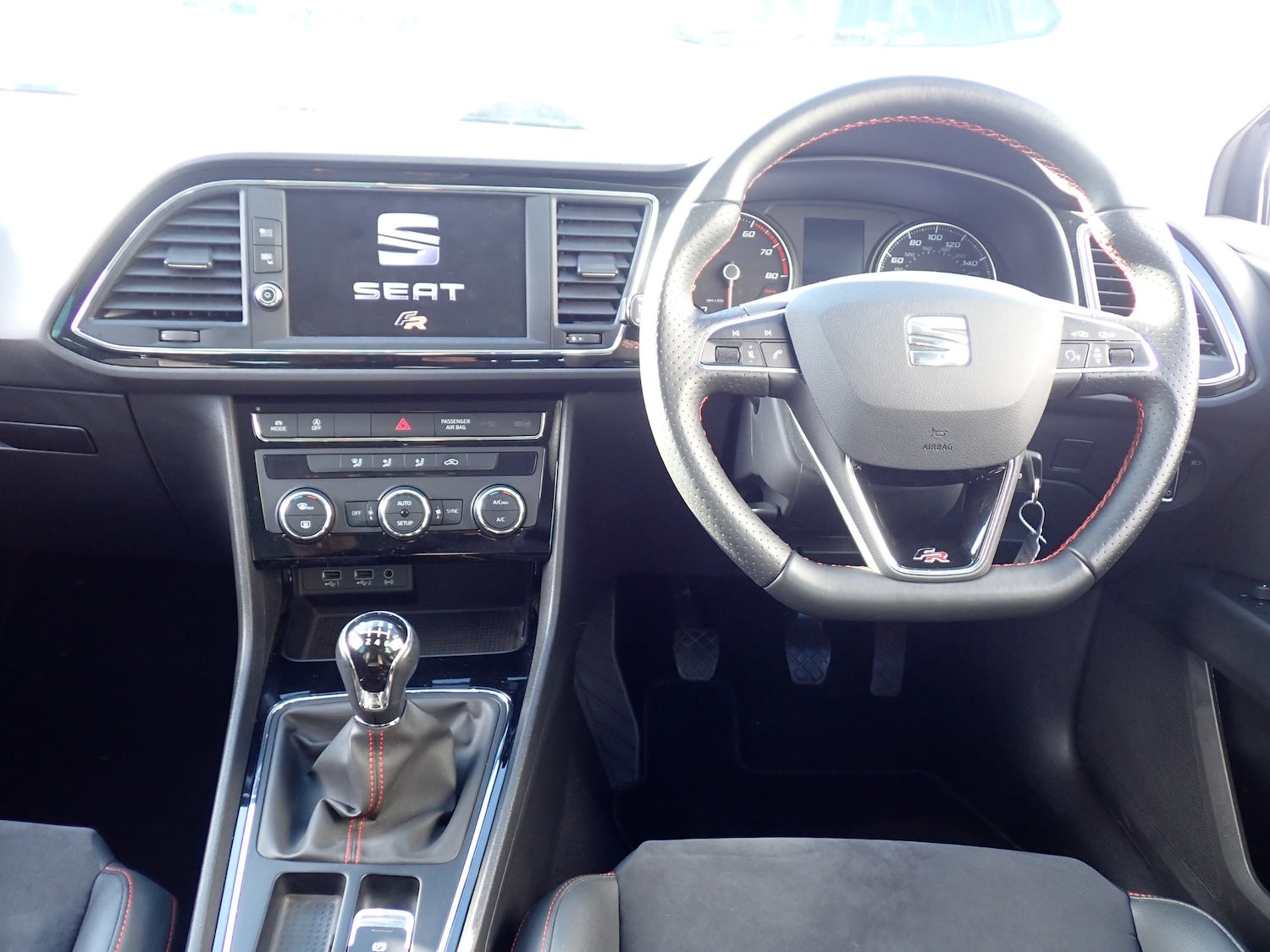 Used SEAT Leon 2017 for sale - 75995589: Photo 2