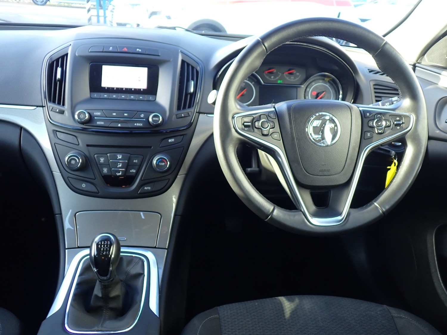 Used Vauxhall Insignia 2017 for sale - 76919105: Photo 2