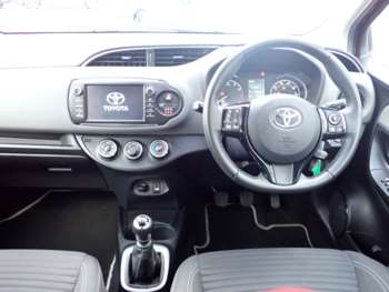 Used Toyota Yaris 2017 for sale - 74549987: Photo