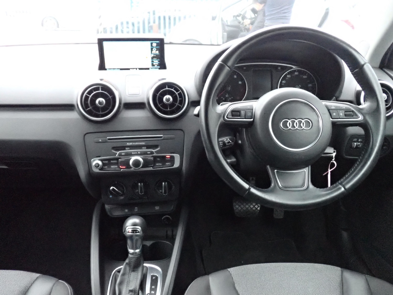 Used Audi A1 2015 for sale - 76807776: Photo 2