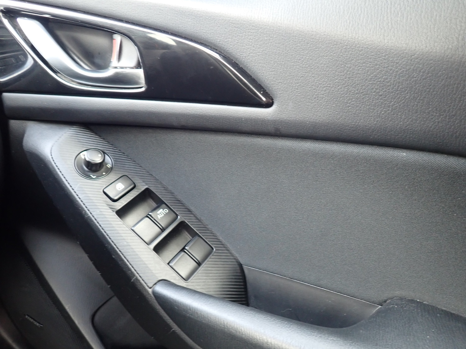 Used Mazda Mazda3 2015 for sale - 76292892: Photo 15