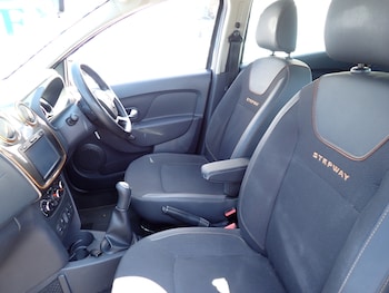 Used Dacia Sandero Stepway 2017 for sale - 79314589: Photo