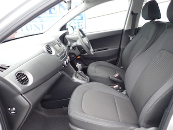 Used Hyundai i10 2017 for sale - 75995601: Photo