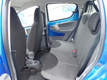 Used Toyota AYGO 2010 for sale - 76429509: Photo