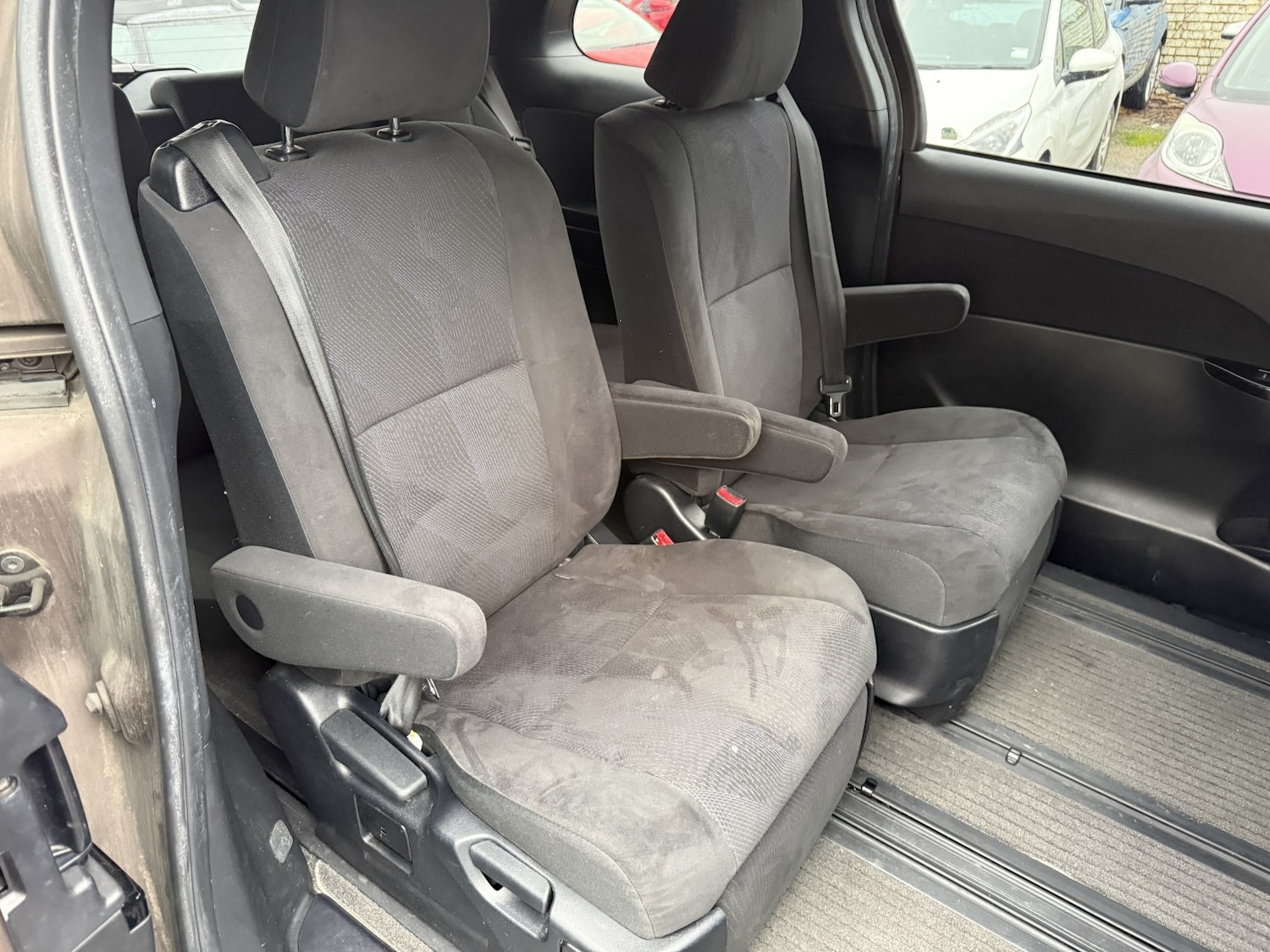 Used Toyota Estima 2016 for sale - 77694262: Photo 12