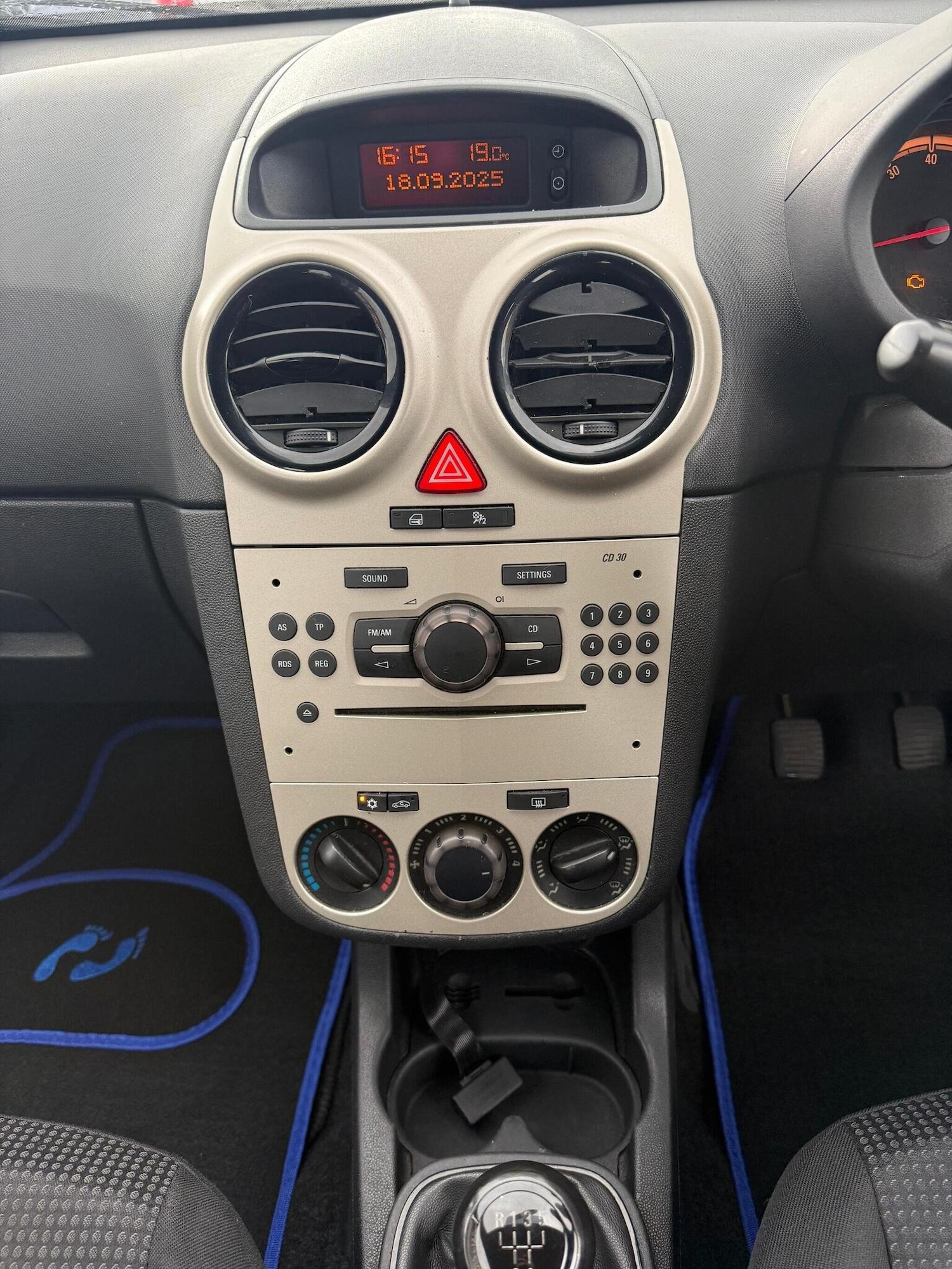 Used Vauxhall Corsa 2010 for sale - 76730078: Photo 14