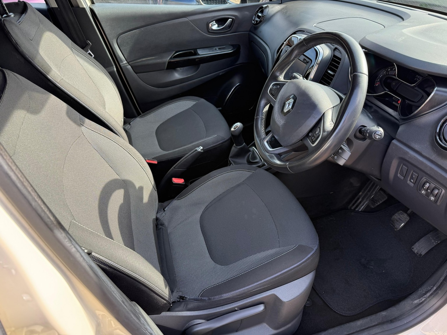 Used Renault Captur 2016 for sale - 77643763: Photo 9