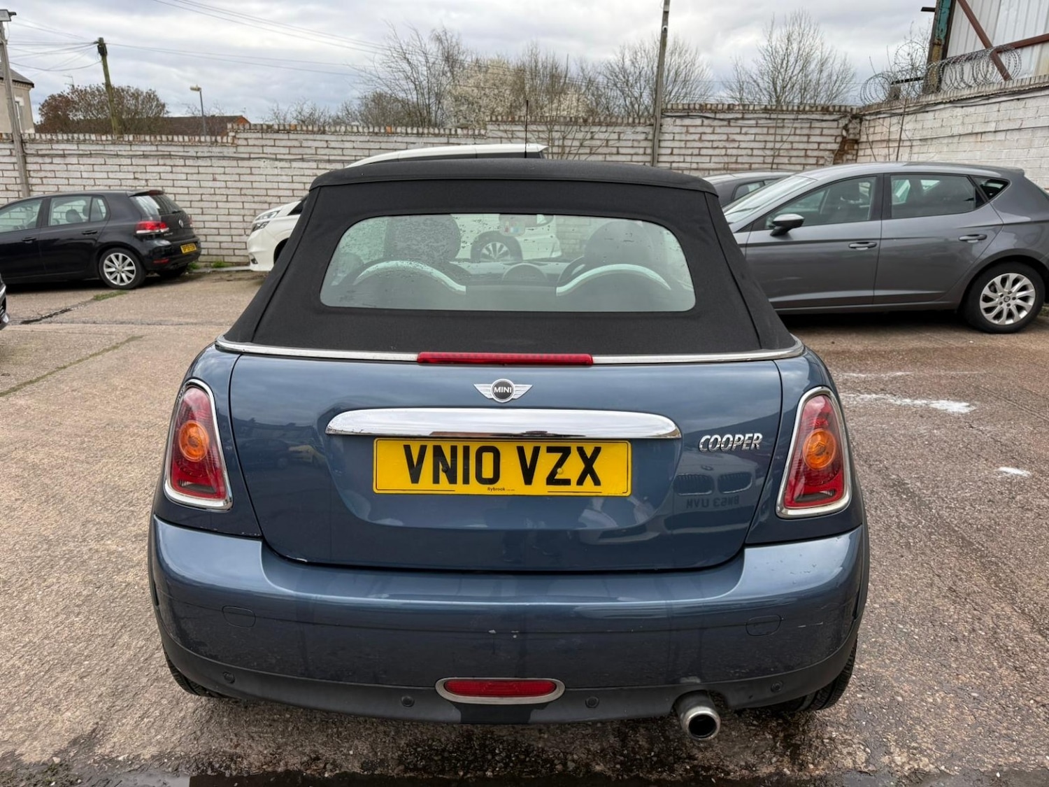 Used MINI Convertible 2010 for sale - 77558523: Photo 4