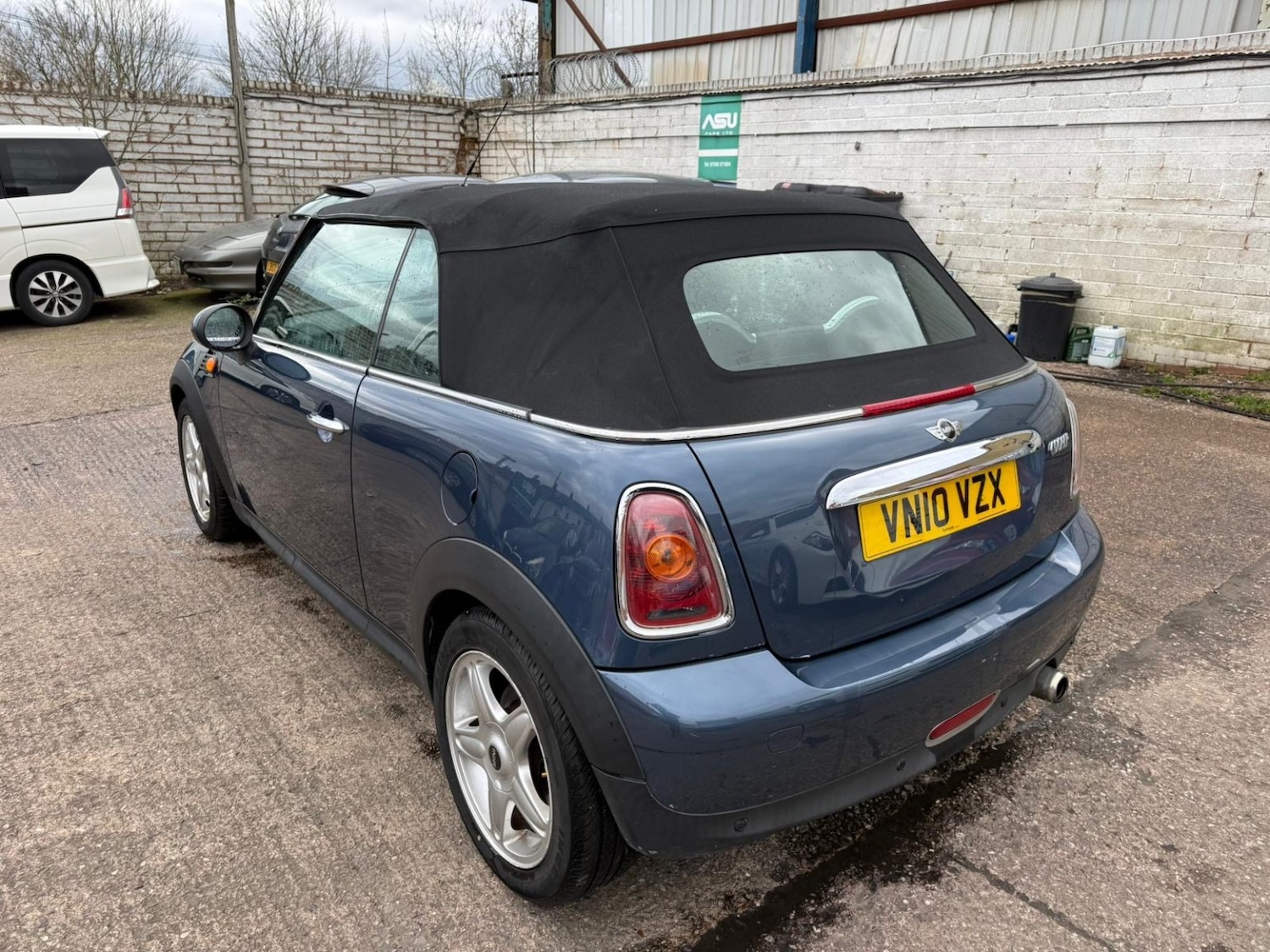 Used MINI Convertible 2010 for sale - 77558523: Photo 5