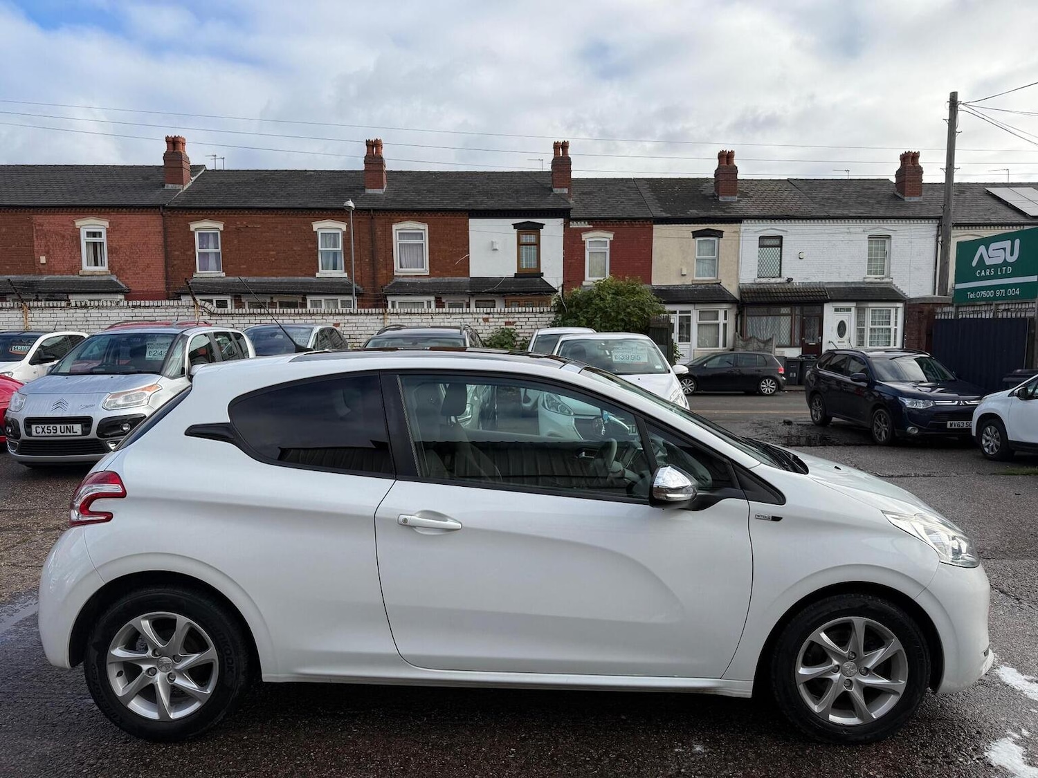 Used Peugeot 208 2014 for sale - 76730059: Photo 2