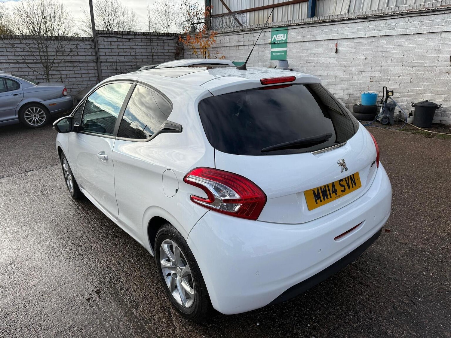 Used Peugeot 208 2014 for sale - 76730059: Photo 5