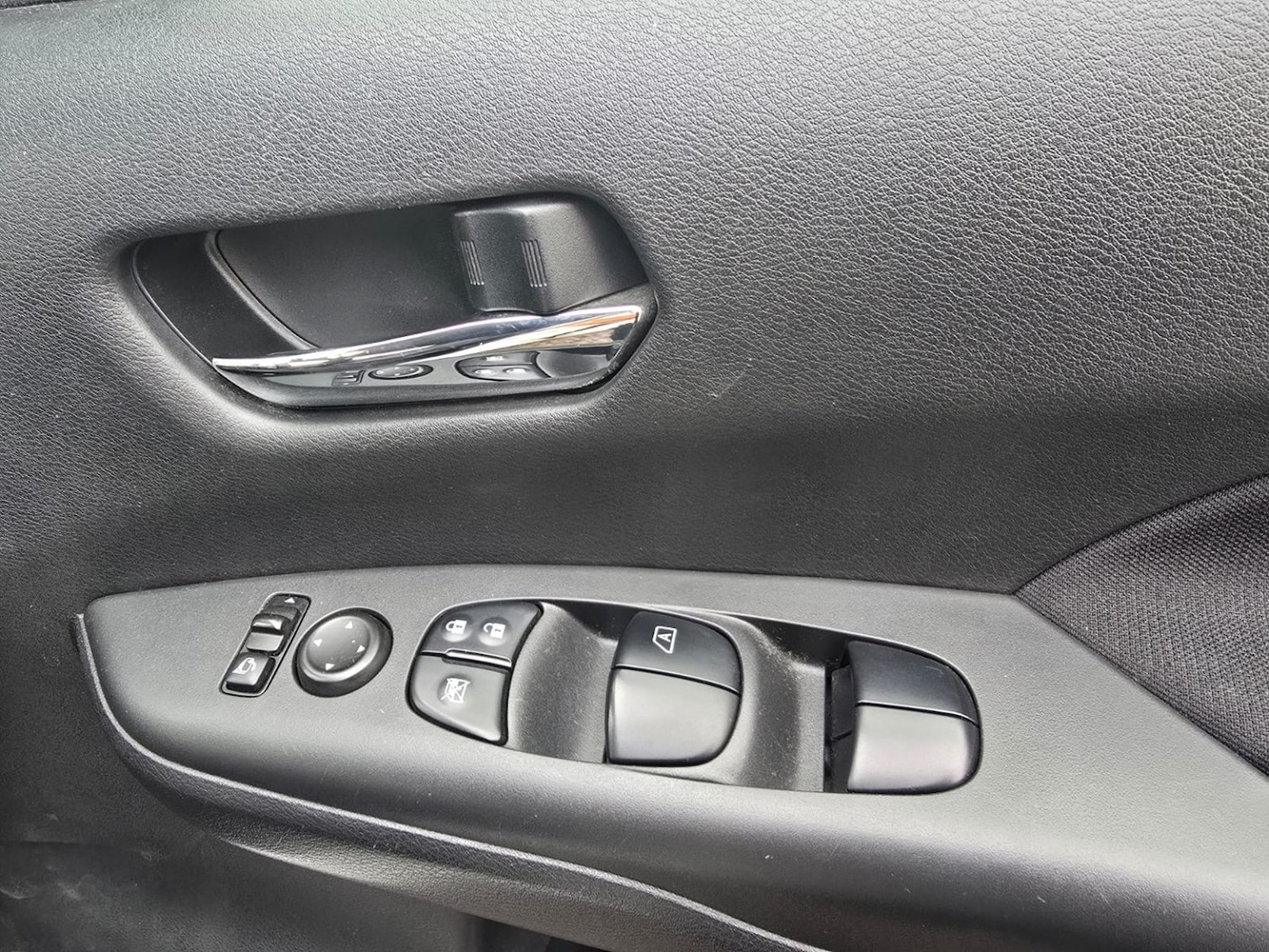 Used Nissan Serena 2026 for sale - 77377793: Photo 14