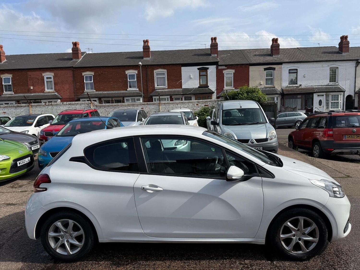 Used Peugeot 208 2016 for sale - 76730077: Photo 2