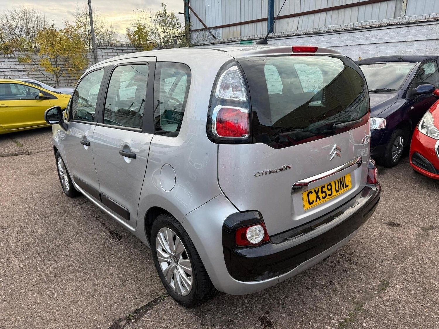 Used Citroen C3 Picasso 2009 for sale - 76730070: Photo 5