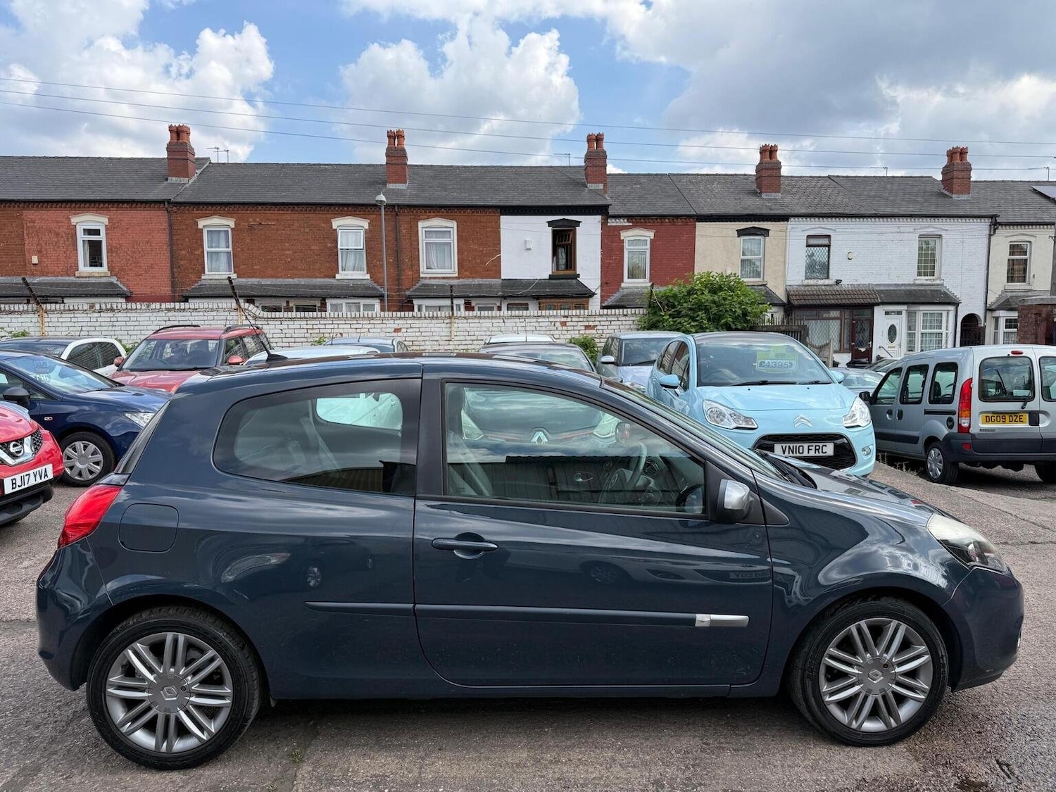Used Renault Clio 2012 for sale - 76793098: Photo 2