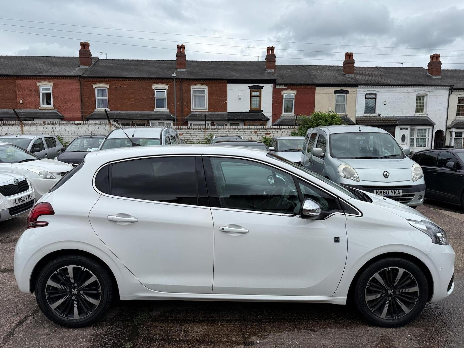 Used Peugeot 208 2019 for sale - 76793102: Photo 2